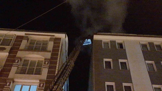 Kars’ta 6 katlı binada yangın