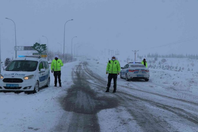 Konya’da kar yağışı yeniden başladı