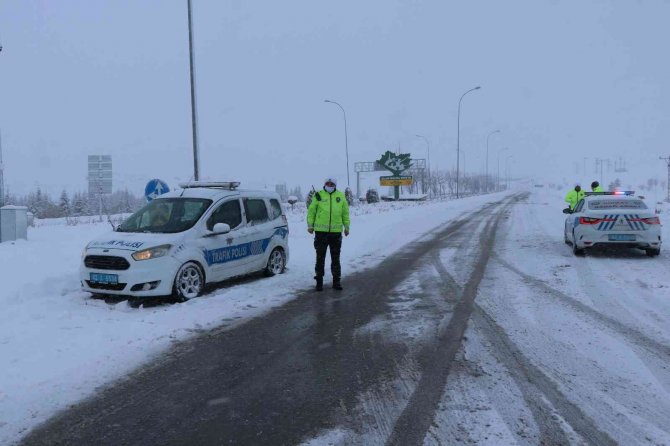 Konya’da kar yağışı yeniden başladı