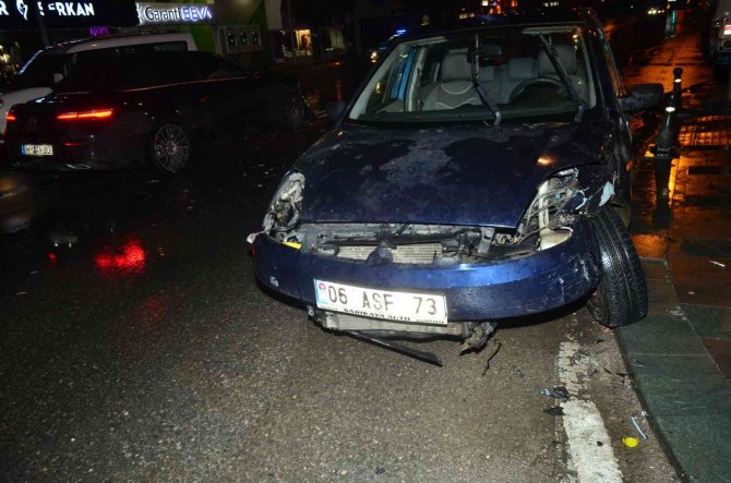 Lüks otomobilin karıştığı kazada 1 kişi yaralandı