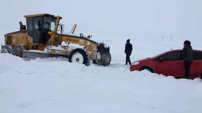 Mahsur kalan 20 kişi kurtarıldı