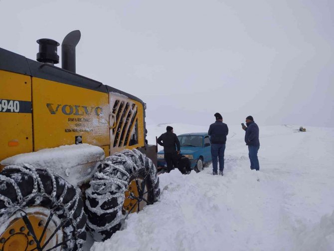 Mahsur kalan 20 kişi kurtarıldı