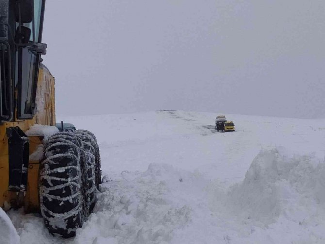 Mahsur kalan 20 kişi kurtarıldı