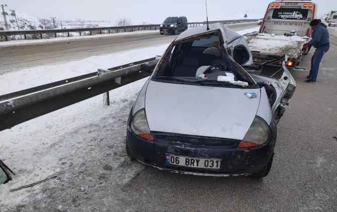 Otobüs ile otomobil çarpıştı: 1 ölü