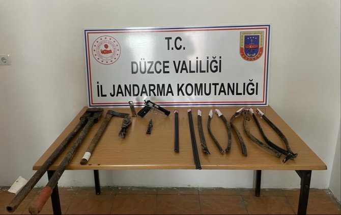 1.33 promil alkollü şüpheli, çaldığı kablolarla yakalandı