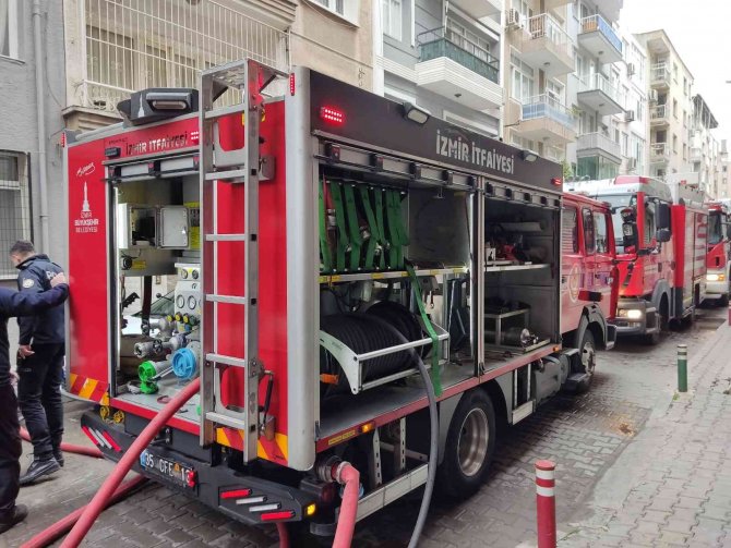 4 katlı binada yangın paniği