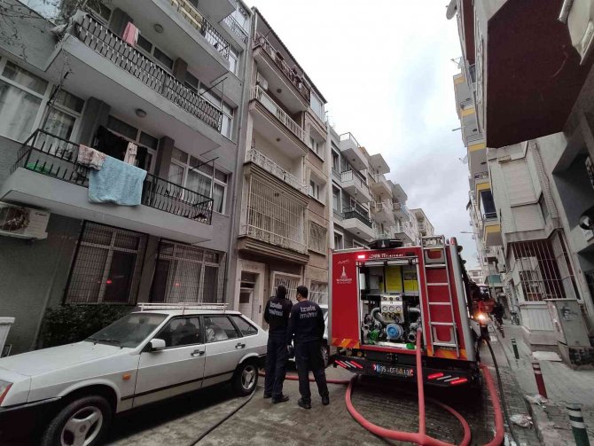 4 katlı binada yangın paniği