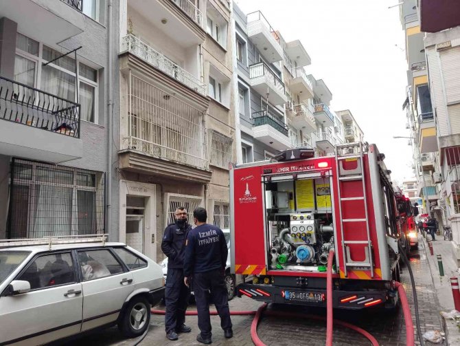 4 katlı binada yangın paniği