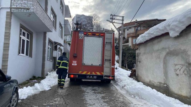 Boş dairedeki yangın paniğe sebep oldu