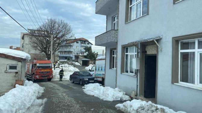 Boş dairedeki yangın paniğe sebep oldu