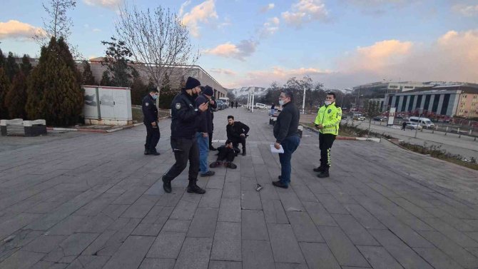 Ekipleri peşine taktı, kovalamaca sonucu belinde silahla yakalandı