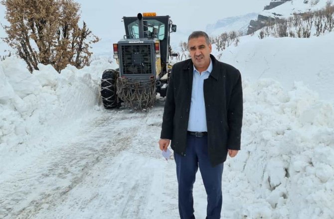 Ekiplerin 2,5 metre karla zorlu mücadelesi