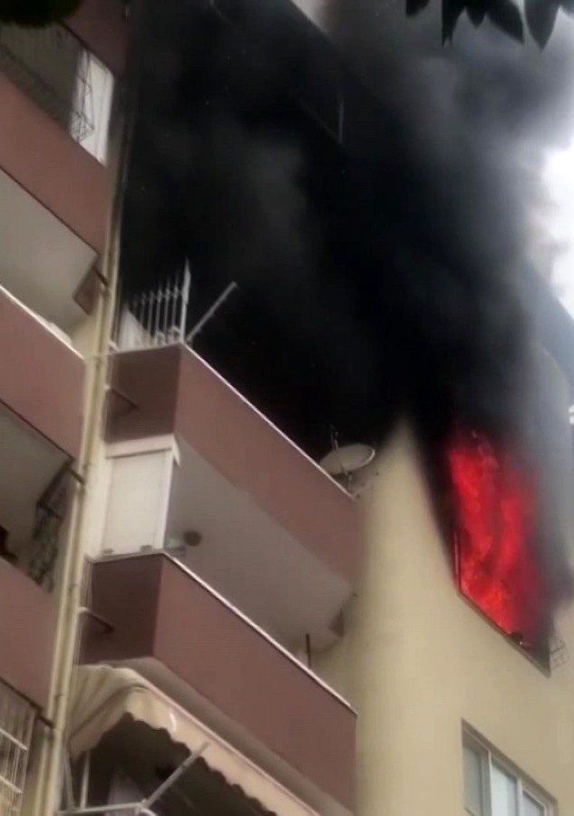 Karısına kızan koca çocuklarının da olduğu evi yaktı