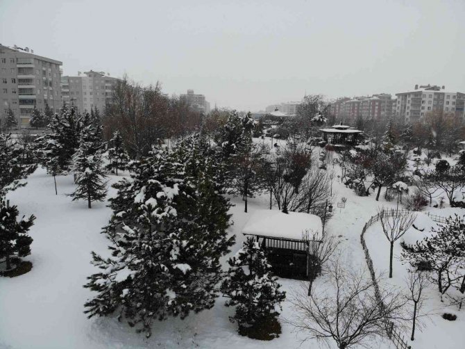 Konya’da karın keyfini çocuklar çıkardı