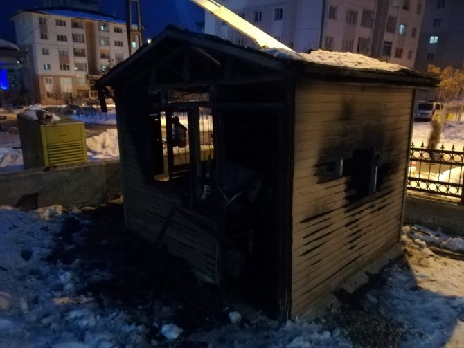 Kulübede ısınmak için ateş yaktılar, söndüremeyince kaçtılar