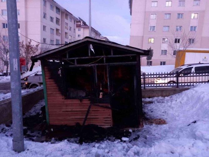 Kulübede ısınmak için ateş yaktılar, söndüremeyince kaçtılar