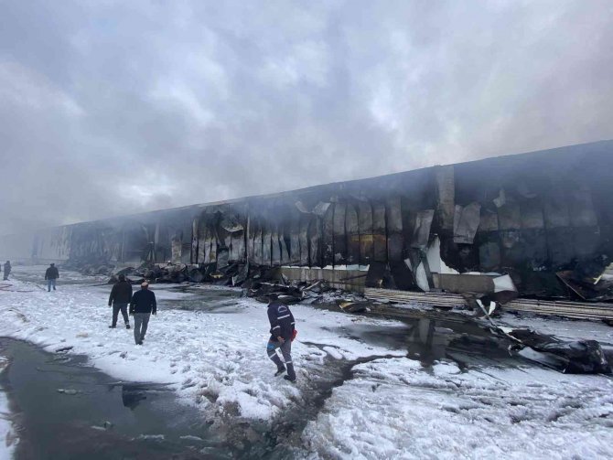 Niğde’de kablo fabrikasında yangın