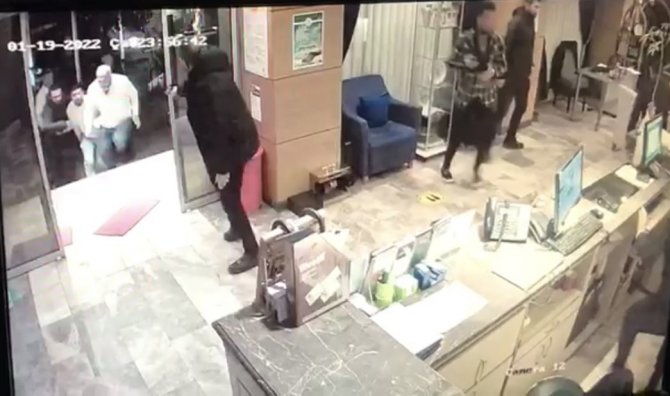 Otelde silahlı çatışma kamerada