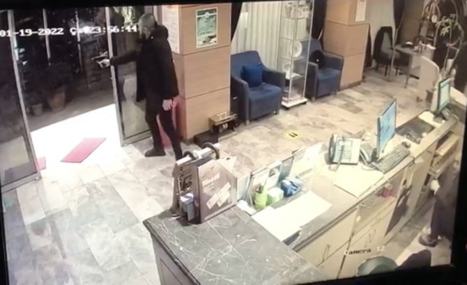 Otelde silahlı çatışma kamerada