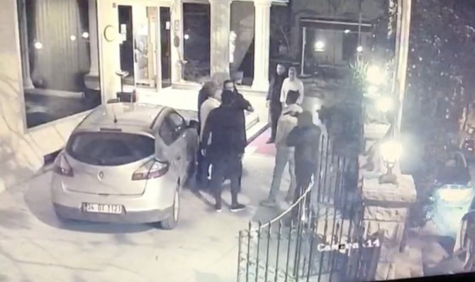 Otelde silahlı çatışma kamerada