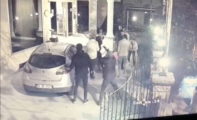 Otelde silahlı çatışma kamerada