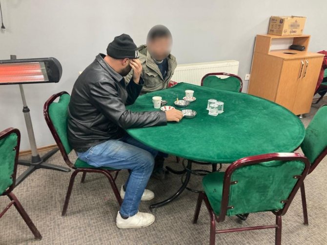 ’Özgür Renkler’ Derneğine kumar baskını: Suçüstü yakalandılar