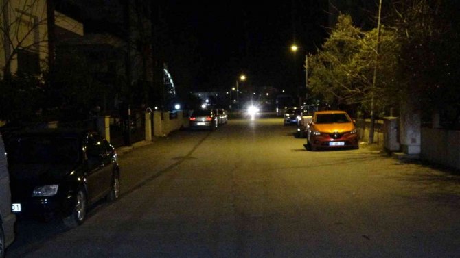 Park halindeki araçların lastiklerini patlatıp kaportalarını çizdi