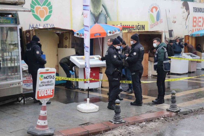 Seyyar telefoncu ile müşterinin tartışması kanlı bitti