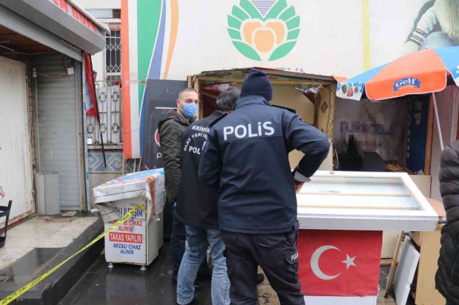 Seyyar telefoncu ile müşterinin tartışması kanlı bitti