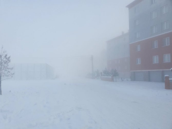 Sis etkili oldu, göz gözü görmedi