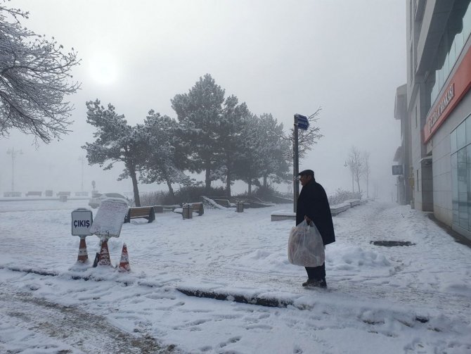 Sis etkili oldu, göz gözü görmedi