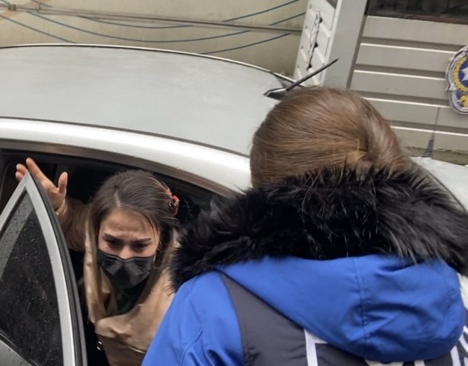 Şişli’de kendisini kaçıran eşi tahliye edildi, gözyaşlarını tutamadı