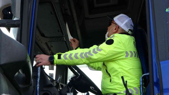 Tır sürücülerine denetim