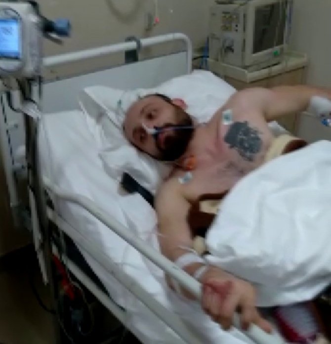 Tuzla’da kavga ayırmak isteyen ağabeyi ile kardeşi bıçakladılar