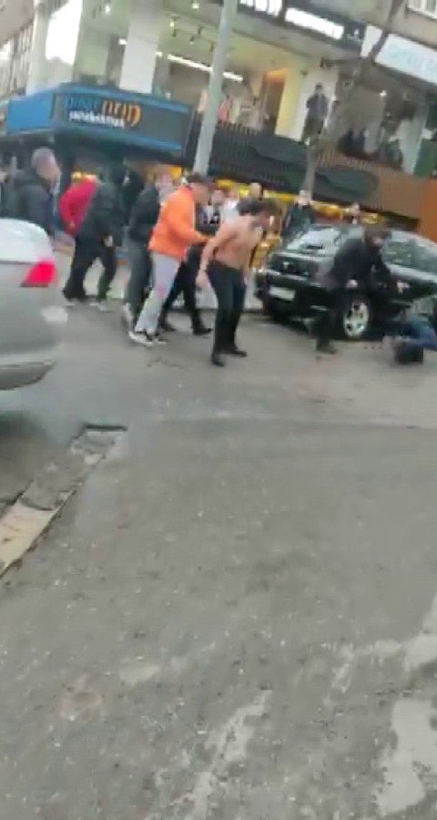 Tuzla’da kavga ayırmak isteyen ağabeyi ile kardeşi bıçakladılar