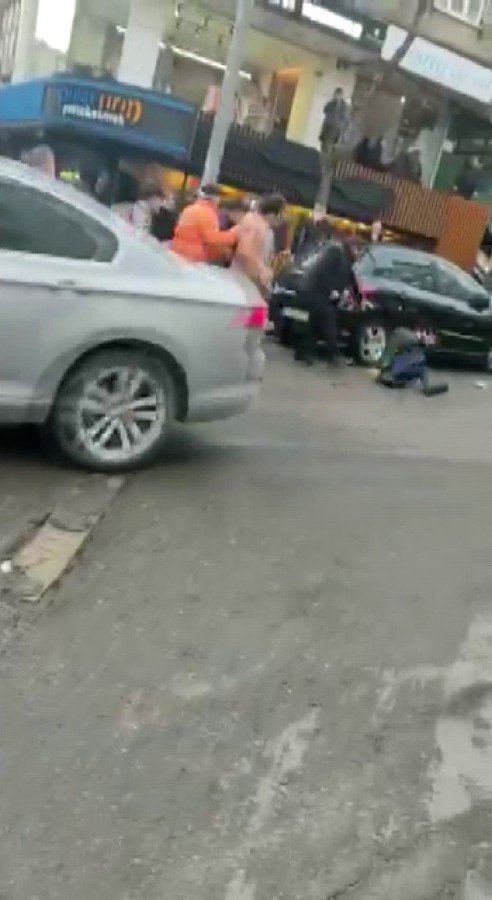 Tuzla’da kavga ayırmak isteyen ağabeyi ile kardeşi bıçakladılar