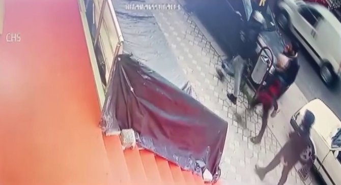 Tuzla’da kavga ayırmak isteyen ağabeyi ile kardeşi bıçakladılar