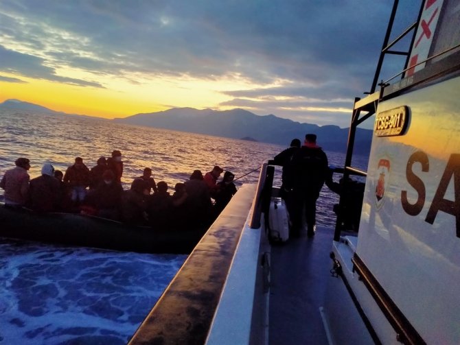 Üç olayda 37 düzensiz göçmen kurtarıldı