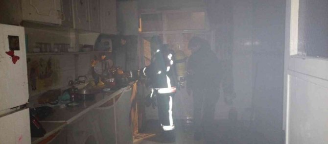 Yabancı uyrukluların kaldığı evde yangın