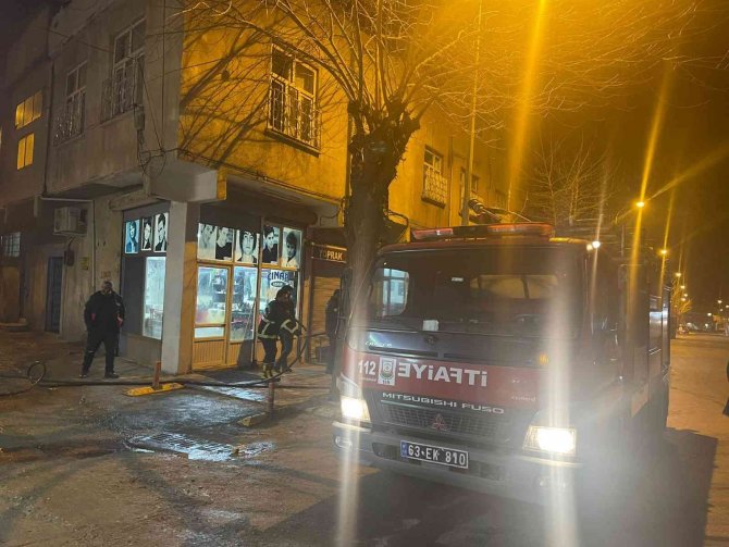 Yabancı uyrukluların kaldığı evde yangın
