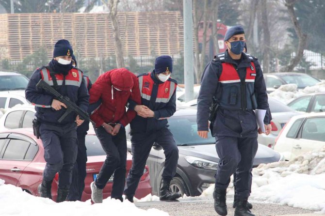 Yayla evlerinden hırsızlık yaparken suçüstü yakalandı