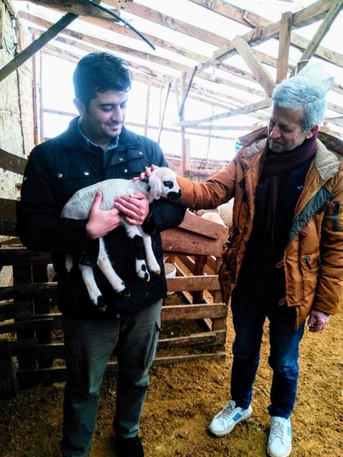 2 metreyi bulan karla mücadele çalışması