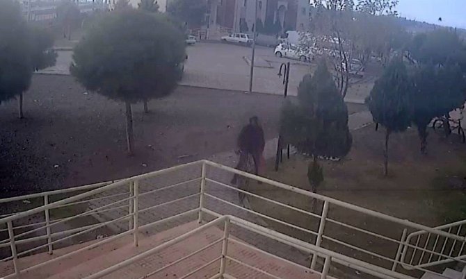 Bakır kablo hırsızları önce kameralara, ardından polise yakalandı