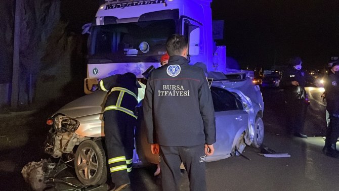 Bursa’da tırla otomobil kafa kafaya çarpıştı: 1 ölü