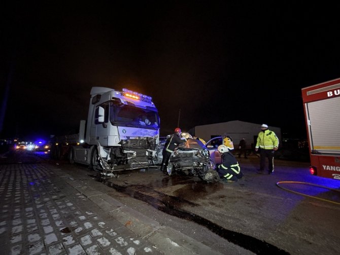 Bursa’da tırla otomobil kafa kafaya çarpıştı: 1 ölü