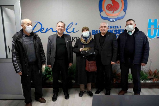 Çöp sandığı poşetten 4 bin 900 TL çıktı