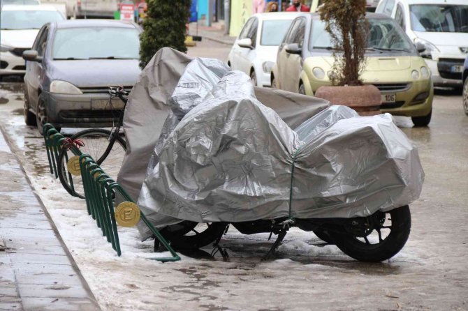 Dondurucu soğuklara karşı brandalı çözüm