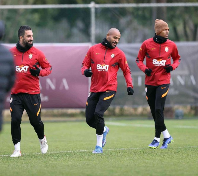Galatasaray, Alanyaspor maçı hazırlıklarını çift antrenmanla sürdürdü