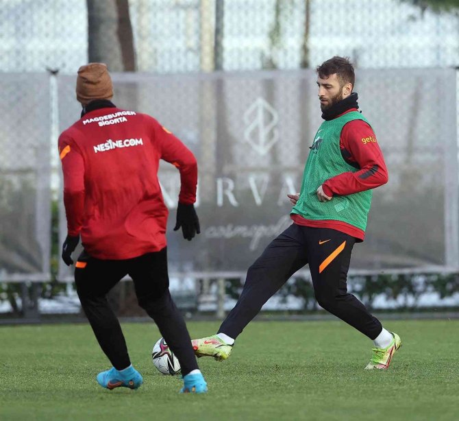 Galatasaray, Alanyaspor maçı hazırlıklarını çift antrenmanla sürdürdü