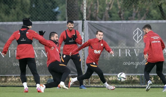 Galatasaray, Alanyaspor maçı hazırlıklarını çift antrenmanla sürdürdü